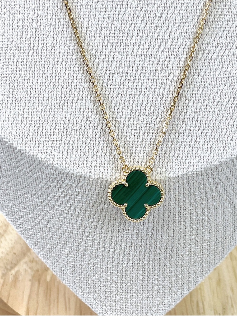 Green Clover Pendant Necklace Luxury Design